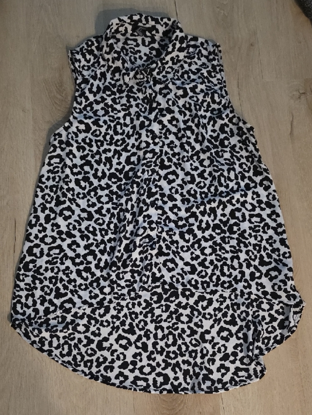 Forever 21 Sleeveless Black and White Leopard Print Blouse